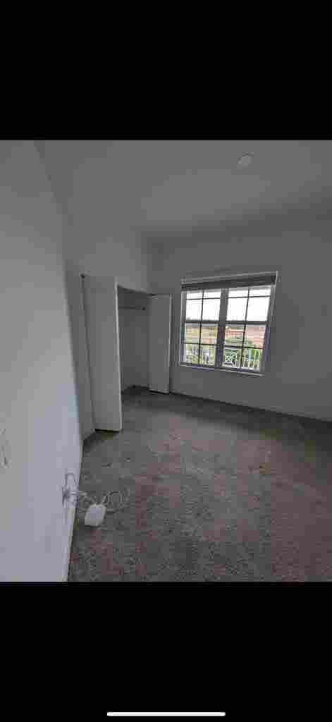 Looking for Roommate