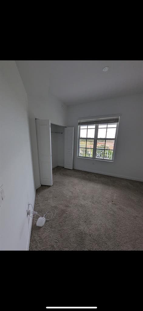 Looking for Roommate