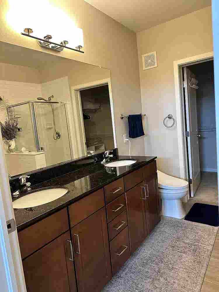 Fully Furnished Condo move in