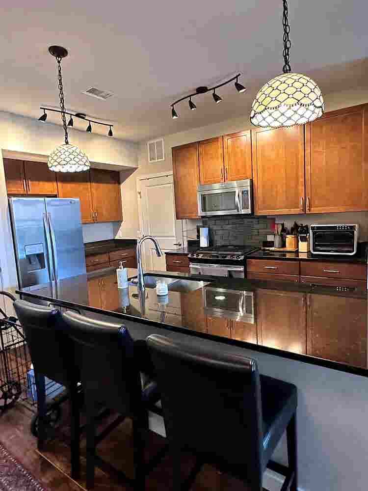 Fully Furnished Condo move in