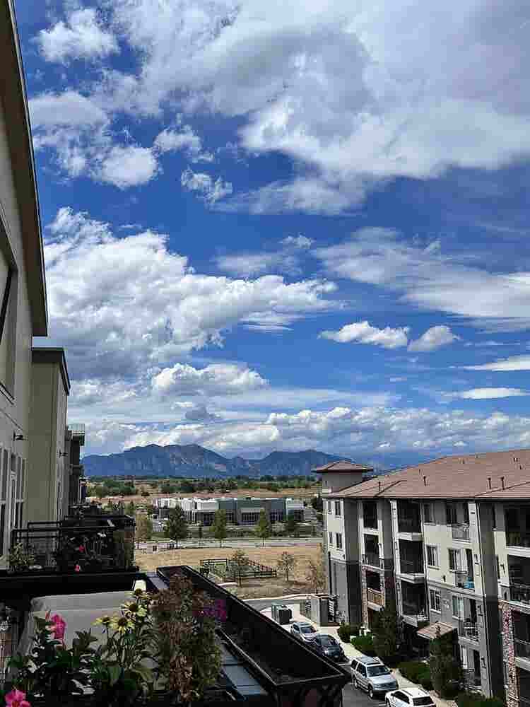 Fully Furnished Condo move in