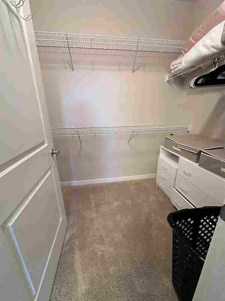 Fully Furnished Condo move in