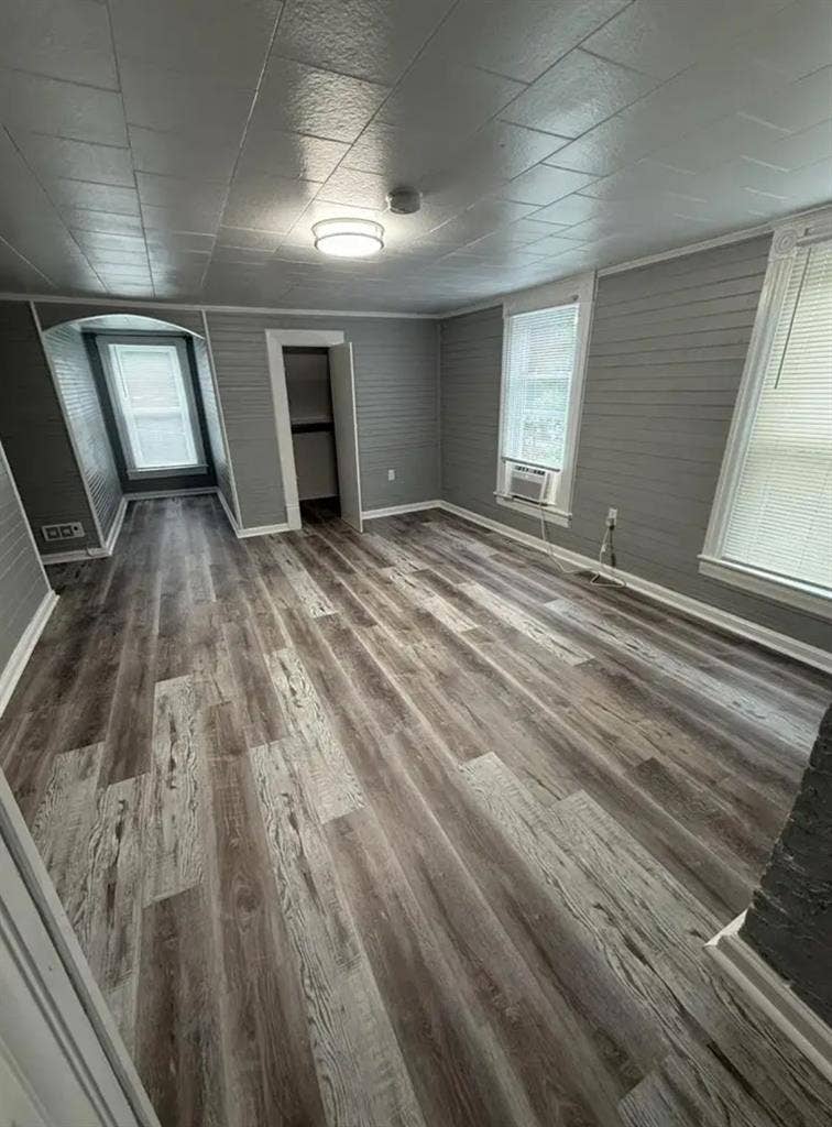 New roommate - shared house!
