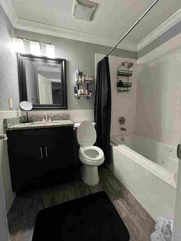 Bedroom & Private Bathroom