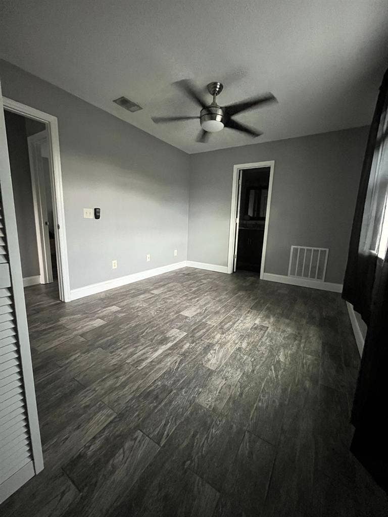 Bedroom & Private Bathroom