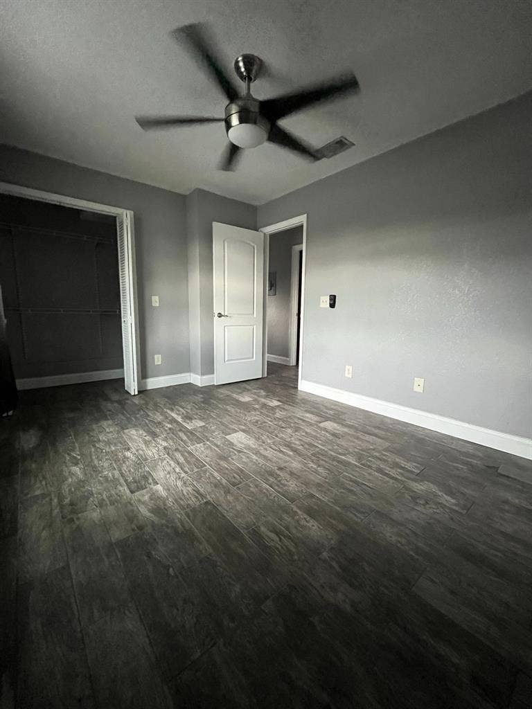 Bedroom & Private Bathroom