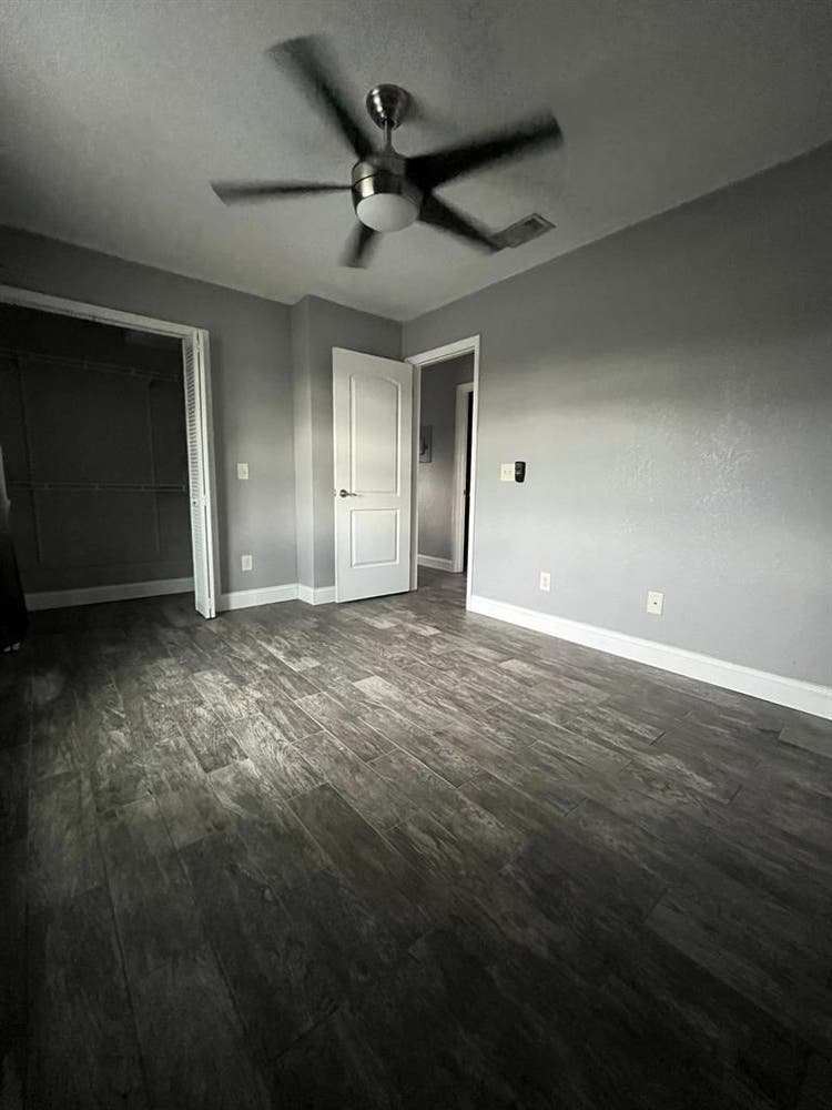 Bedroom & Private Bathroom