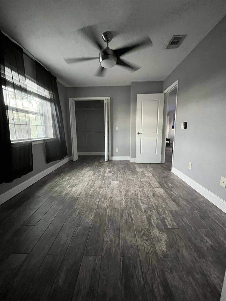 Bedroom & Private Bathroom
