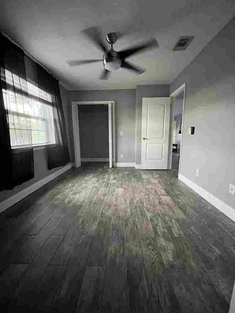 Bedroom & Private Bathroom