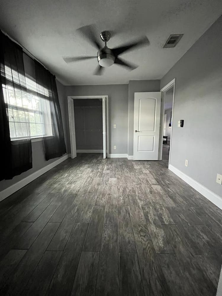 Bedroom & Private Bathroom