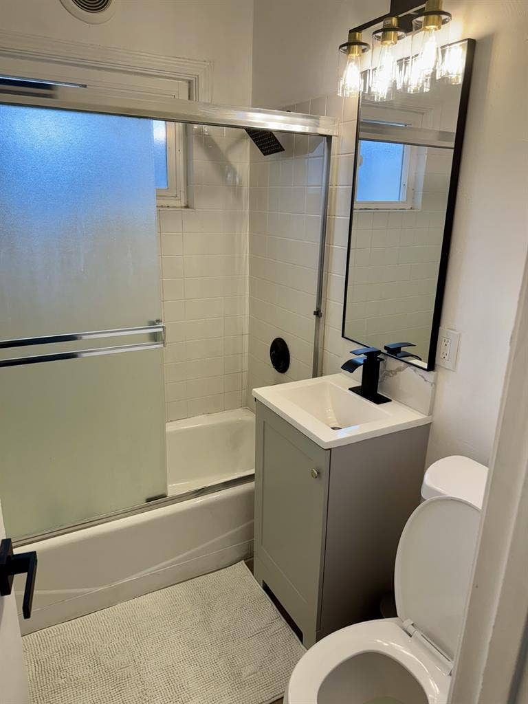 1 private room available now