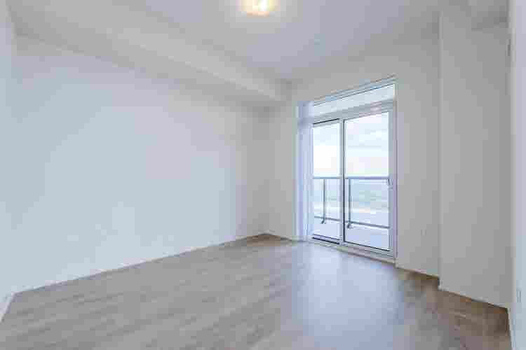  Amazing Lake viewing New Condo Apt