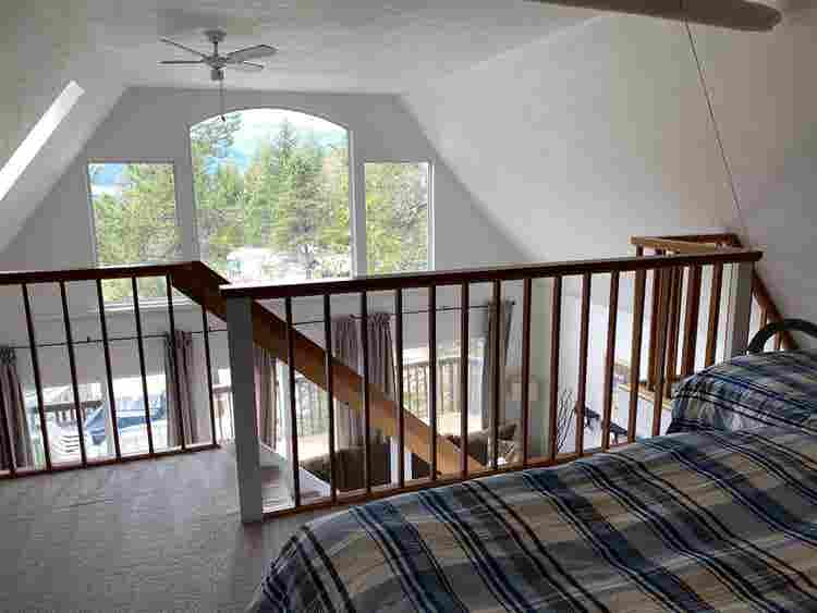 Chalet in Kootenay Bay