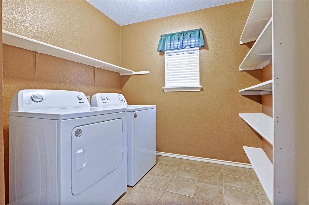 5 BR in Kyle
