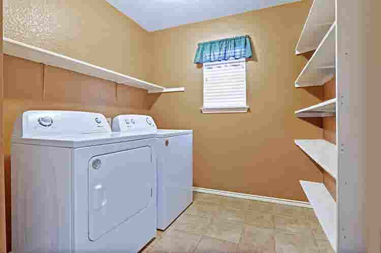 5 BR in Kyle