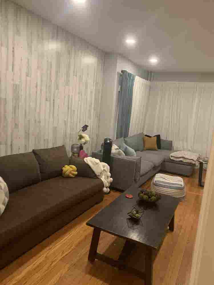 Spare room in Portage Park- Chicago