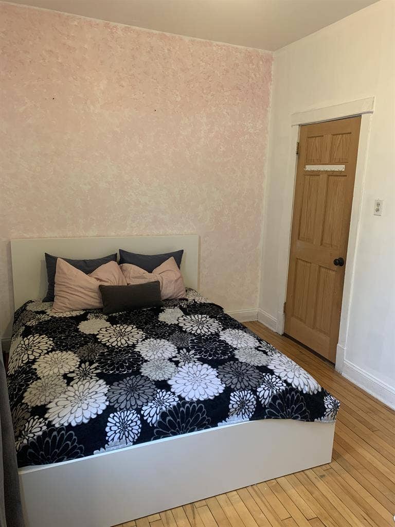 Spare room in Portage Park- Chicago