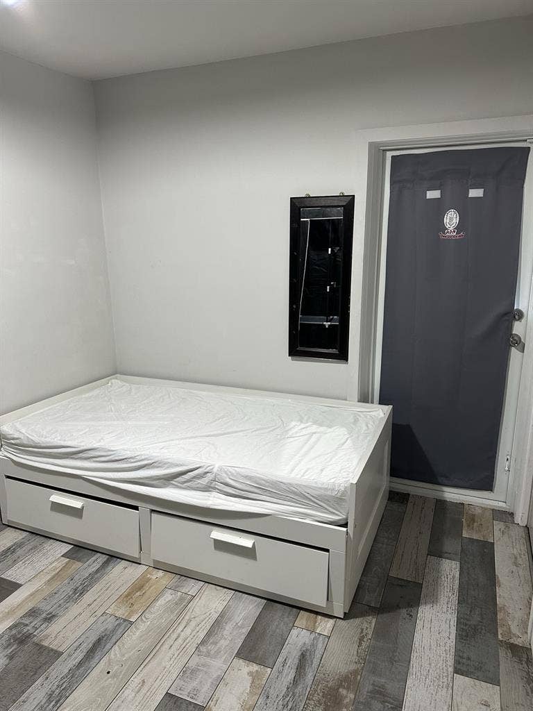 Room available in big house