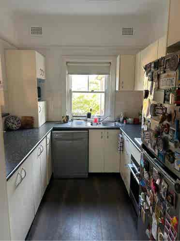 Room available in Kirribilli, ASAP!