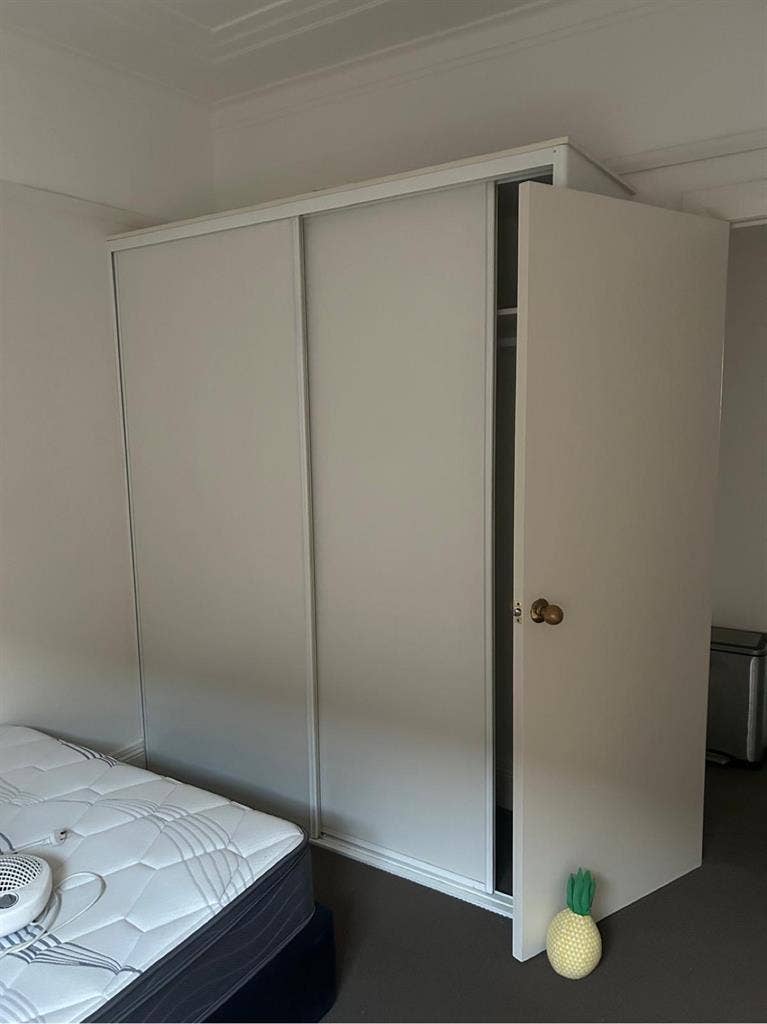Room available in Kirribilli, ASAP!