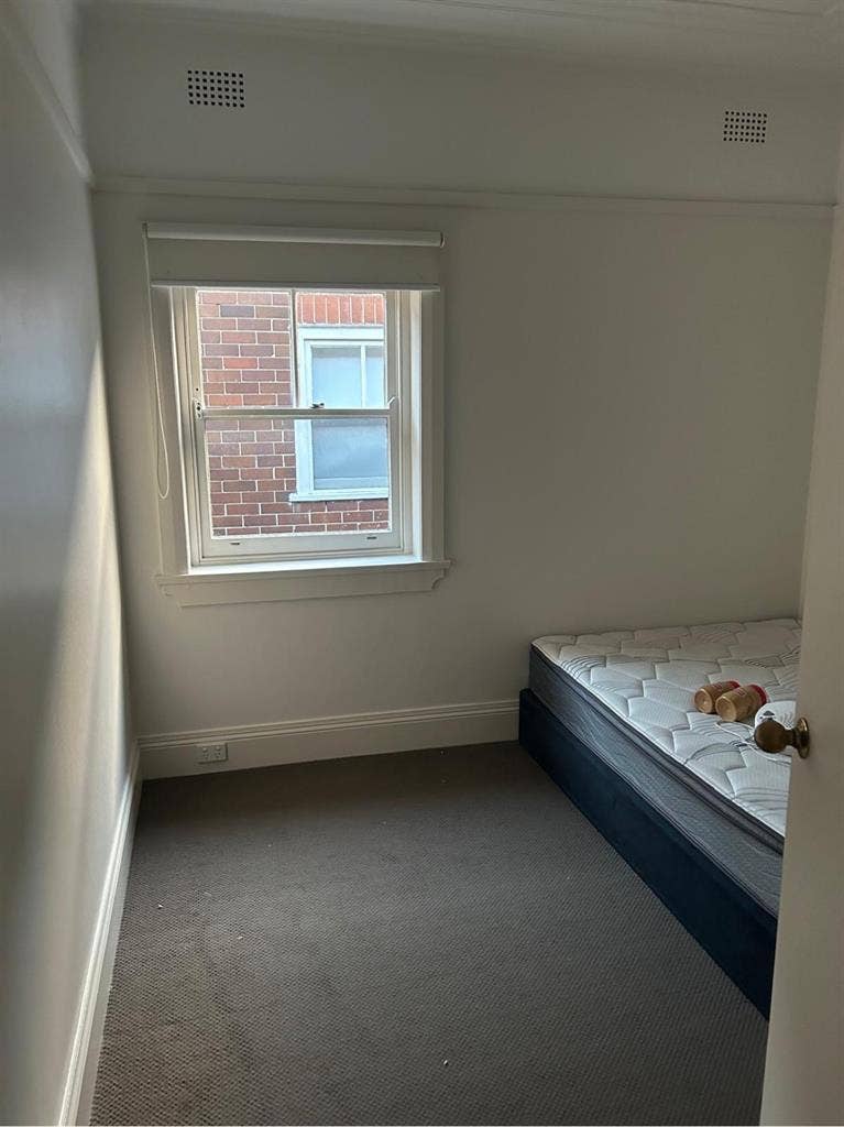 Room available in Kirribilli, ASAP!