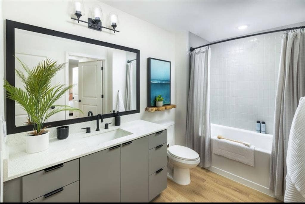 Apartment - Bedroom Available