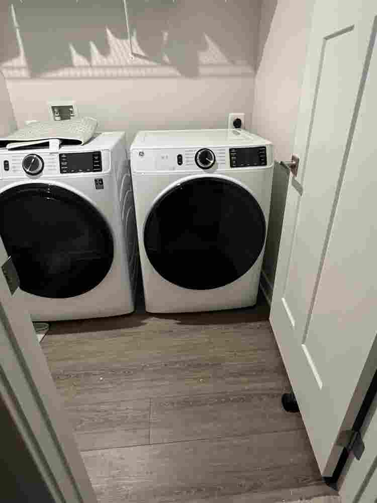 Looking for roommate!