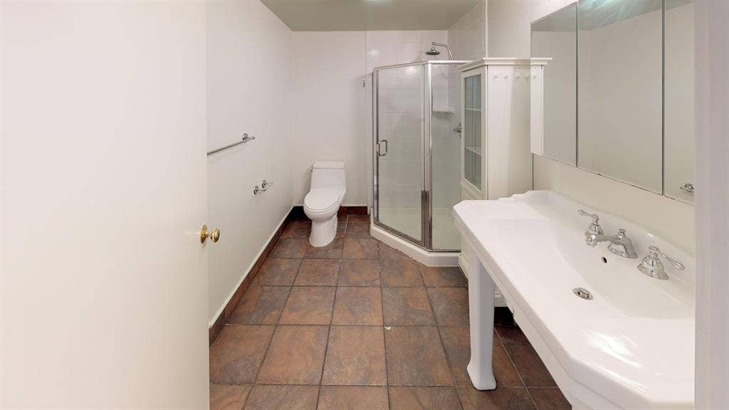 1 BR in Oakland