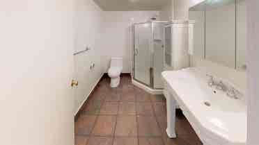 1 BR in Oakland