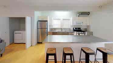 1 BR in Oakland