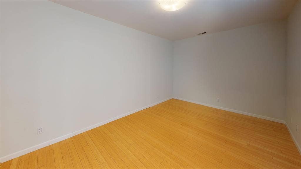 1 BR in Oakland