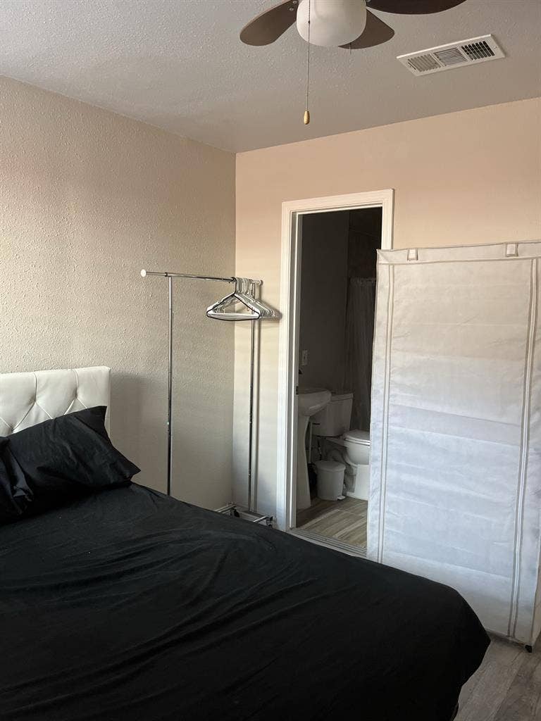 Private room with private bathroomm