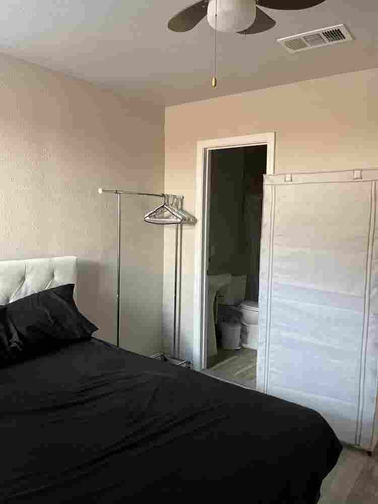 Private room with private bathroomm