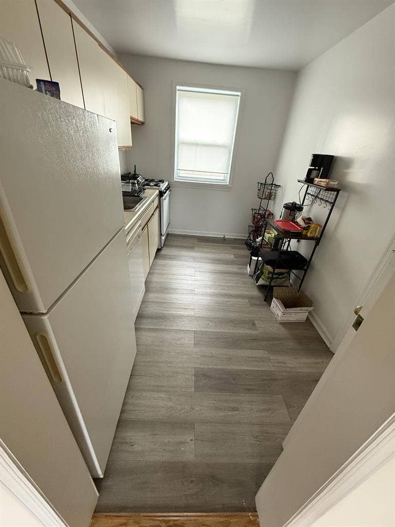 Room Open Bayside/Oakland Gardens