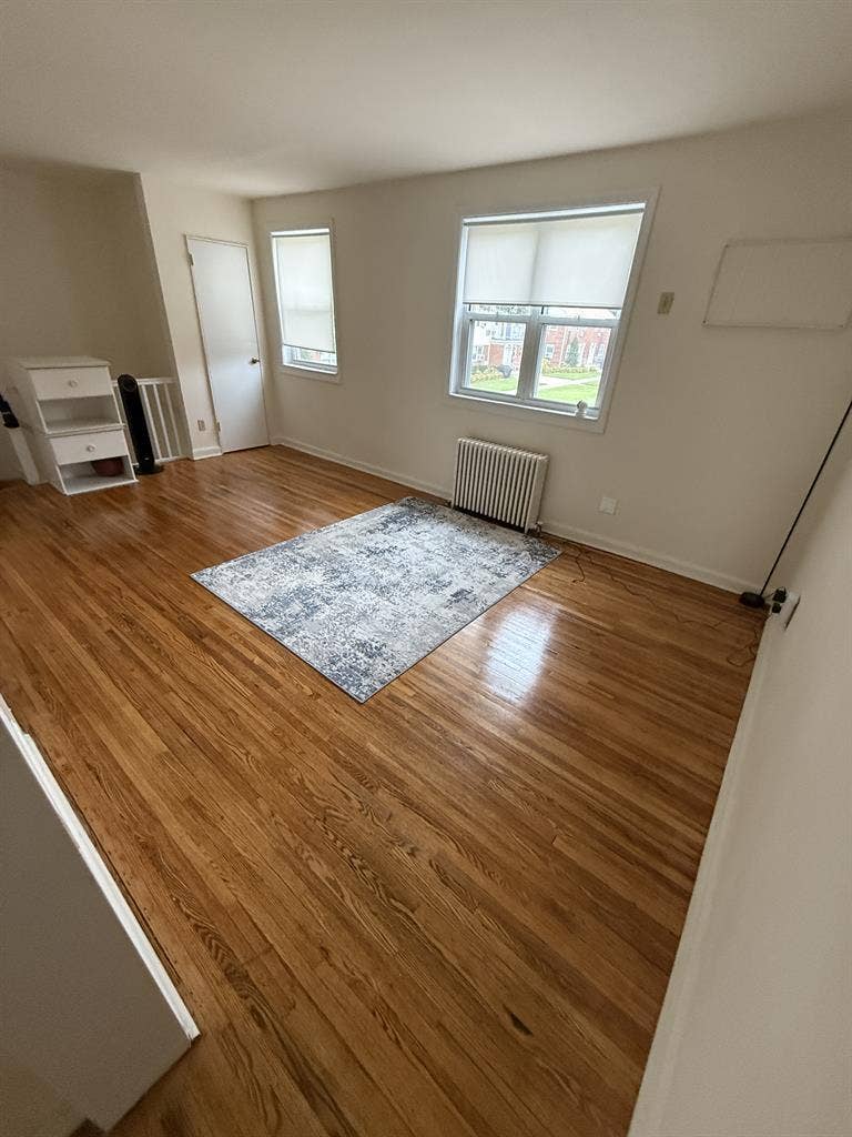 Room Open Bayside/Oakland Gardens