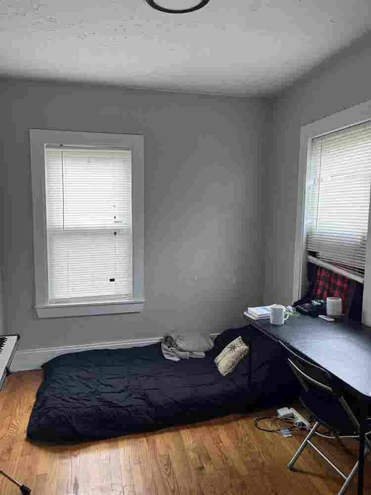 1 room in a 5 bedroom apartment