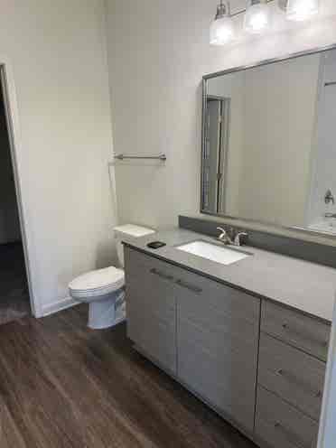 URGENT: seeking tenant/sublessor