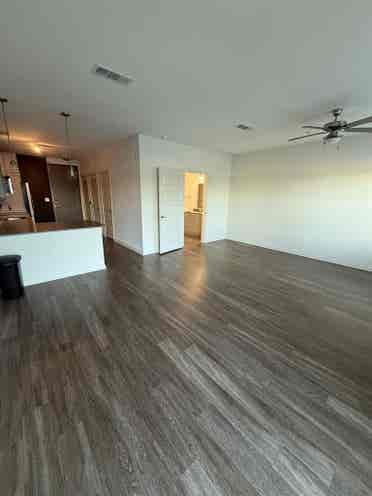 URGENT: seeking tenant/sublessor