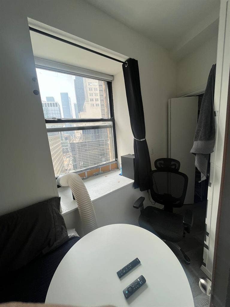 ✨Spacious Room in Midtown South✨
