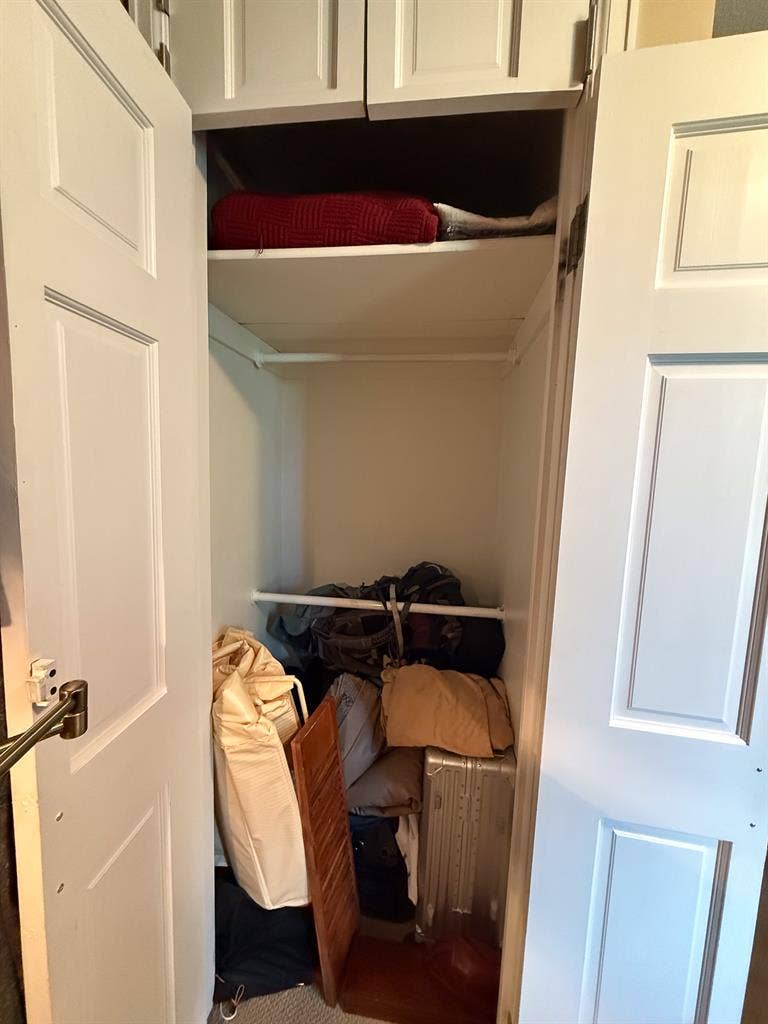 Private Room - Brick Townhome $