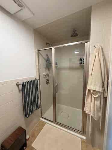 Private Room - Brick Townhome $