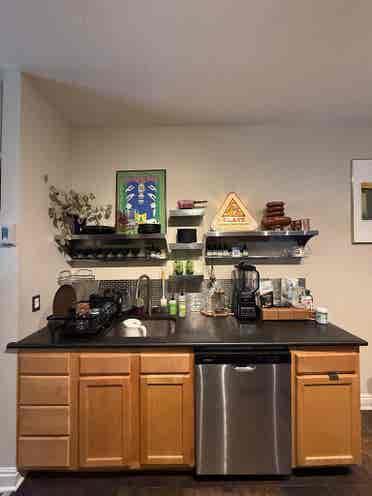 Private Room - Brick Townhome $