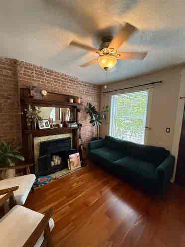 Private Room - Brick Townhome $