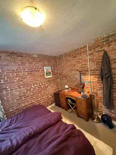 Private Room - Brick Townhome $