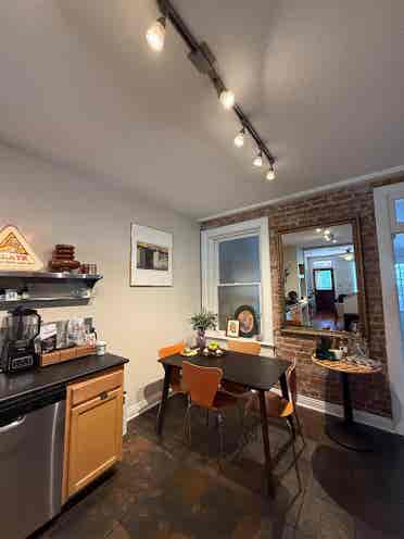 Private Room - Brick Townhome $