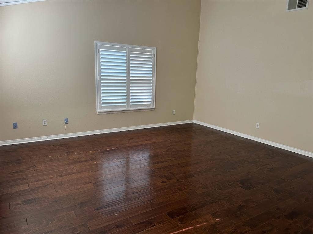 Large Room for rent (Coto de Caza)