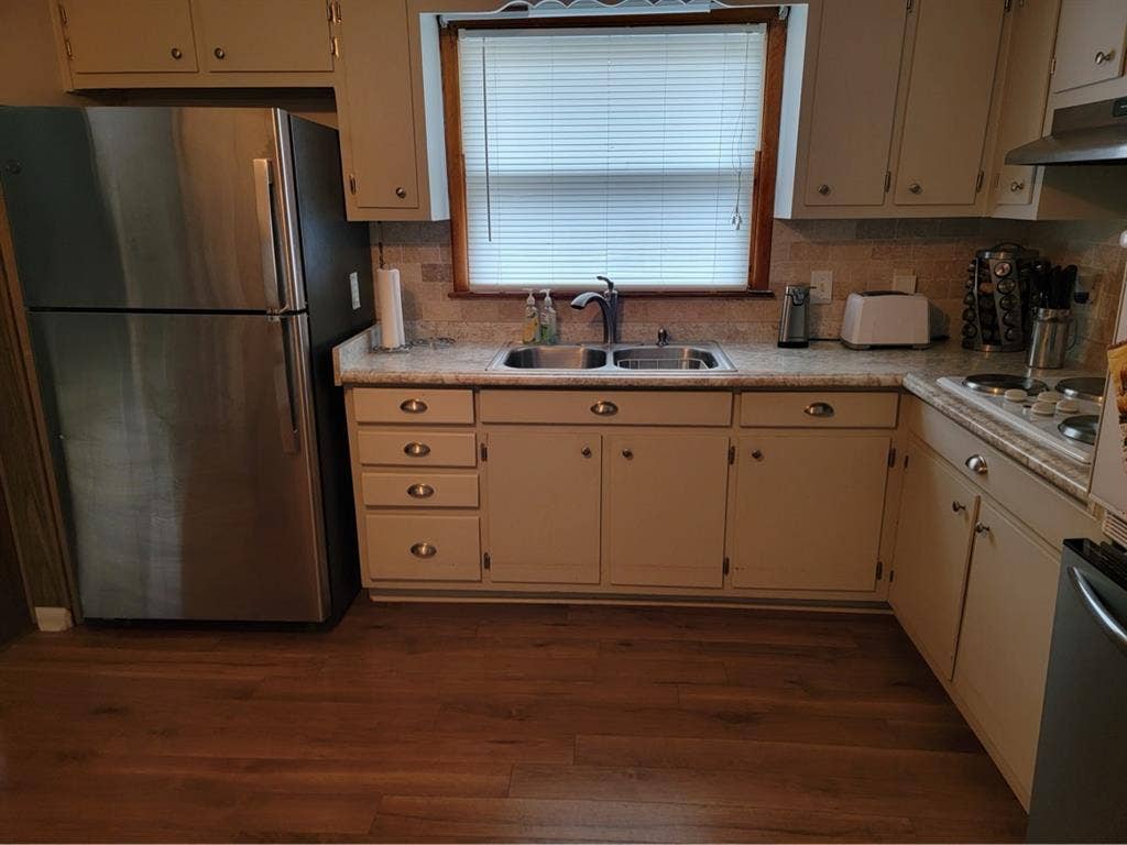 Furnished rooms  miles from UAH