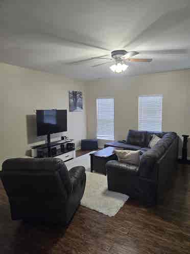 LF roommate Oct 1