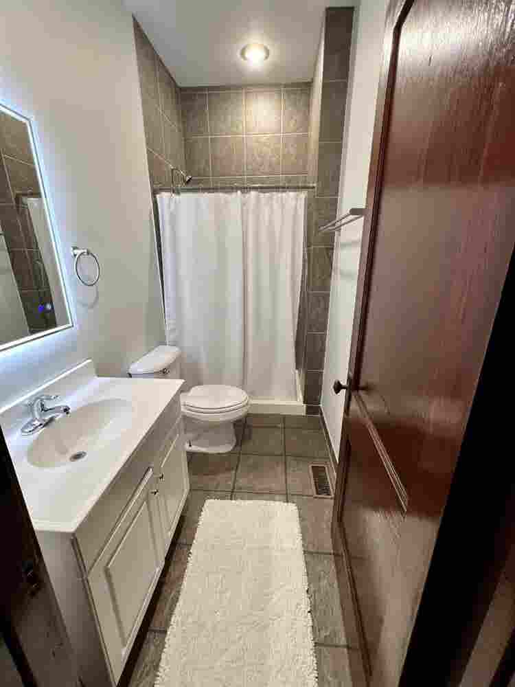 Roommate needed: bath