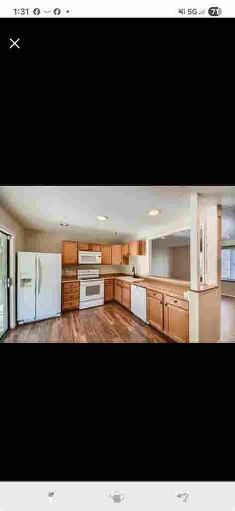 2 Rooms Available in Shared House!!